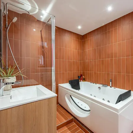 Le Dalmatie - Sauna - Jacuzzi - Clim - Gare Sncf Apartment *